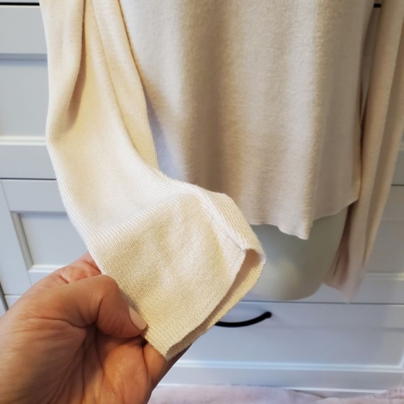 ❤️SOLD❤️ Esqualo Open Shoulder Ruffle Sleeves Light Knit Sweater - Picture 6 of 10